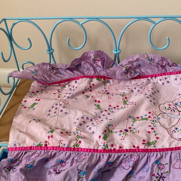 AMERICAN GIRL | Curlicue Daybed - Blue Metal Doll Bed - Picture 14 of 16